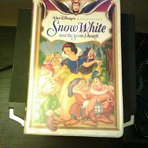 Disney's SnowWhite And The Seven Dwarfs VHS Tape
